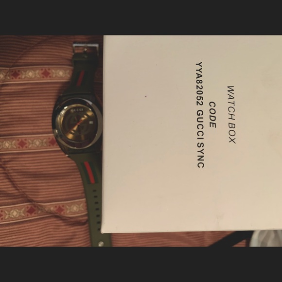 FLAWLESS Gucci SYNC watch in Khaki Green! - Picture 5 of 6